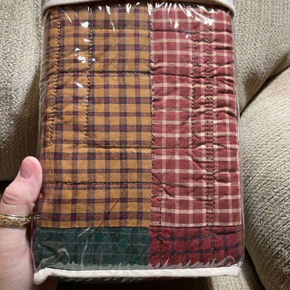 RUSTIC PRIMITIVE LODGE-CAMPFIRE QUILTED  FROM DONNA SHARP Valance /Table Runner - Picture 3 of 5